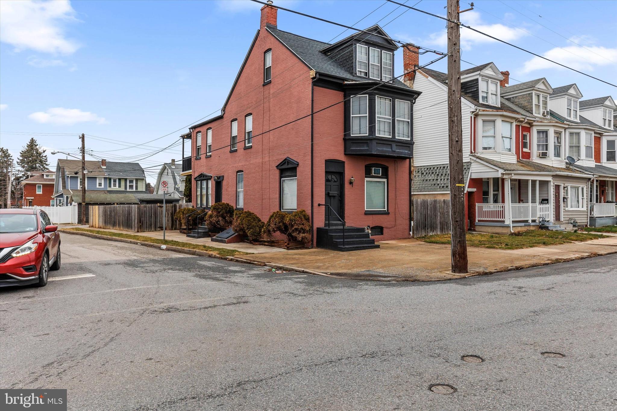 901 E PRINCESS STREET