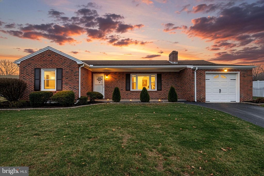 Photo of 234 W Ore Street, SEVEN VALLEYS, PA 17360 (MLS # PAYK2094610)