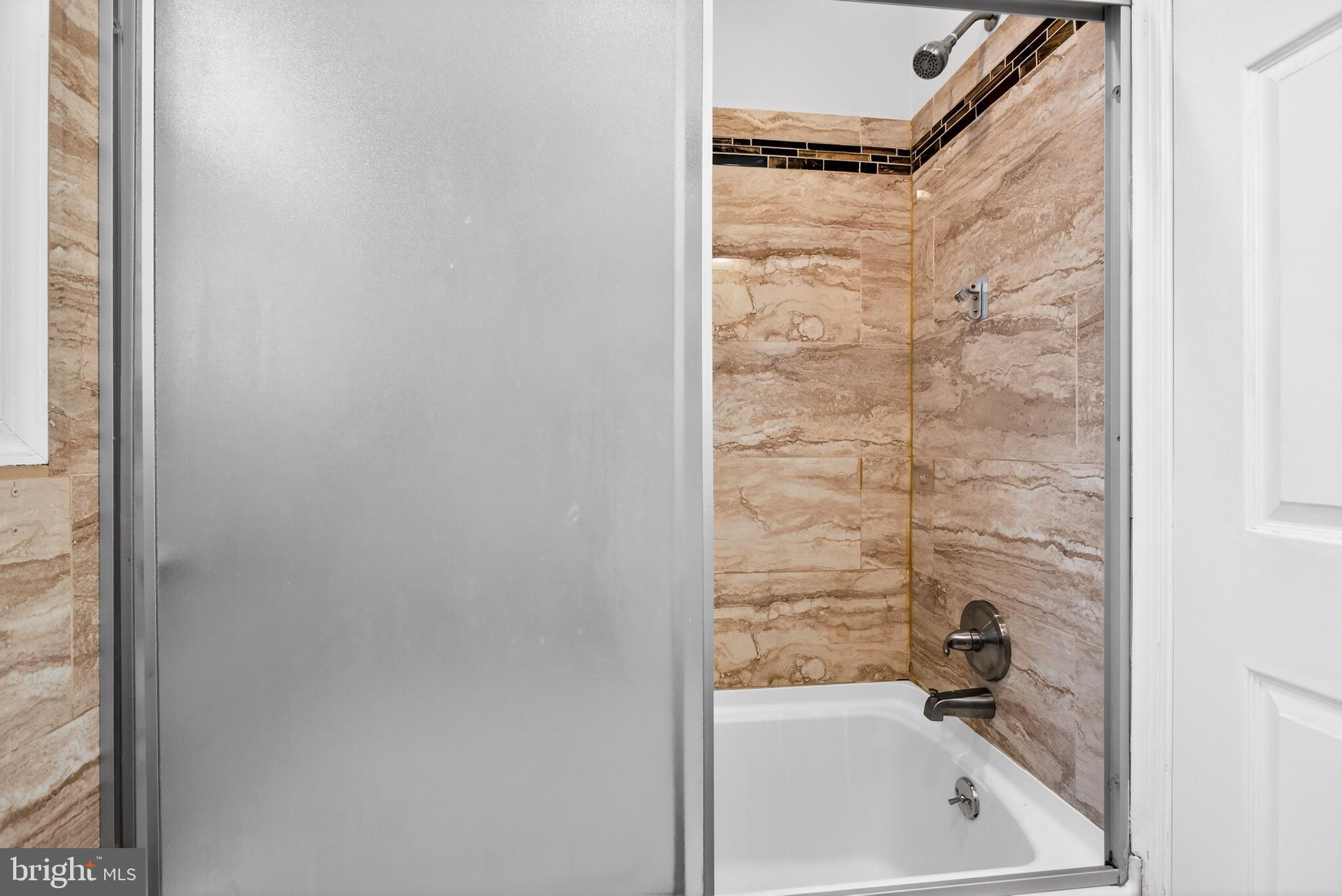 COLONIAL VIL - Residential