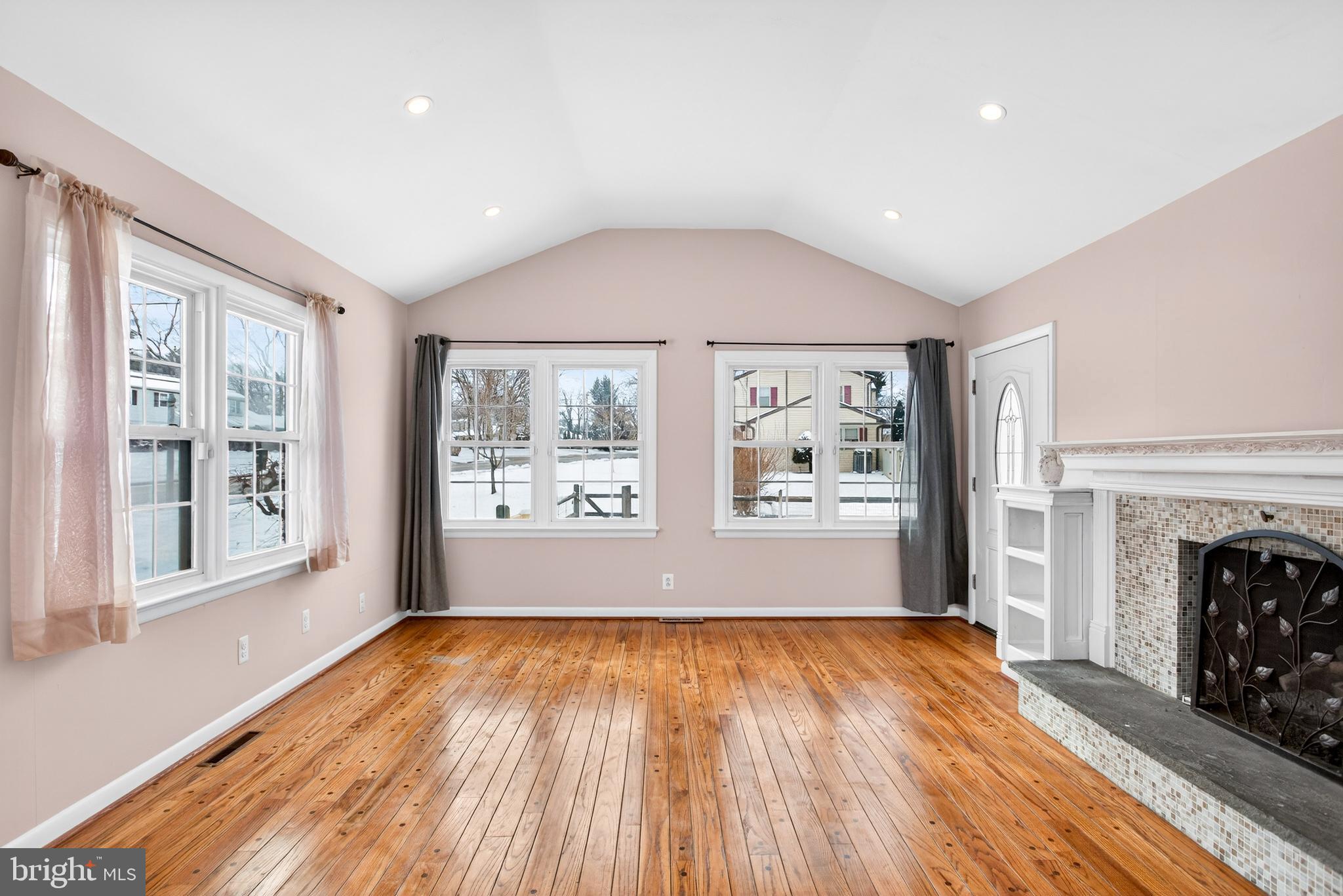 COLONIAL VIL - Residential