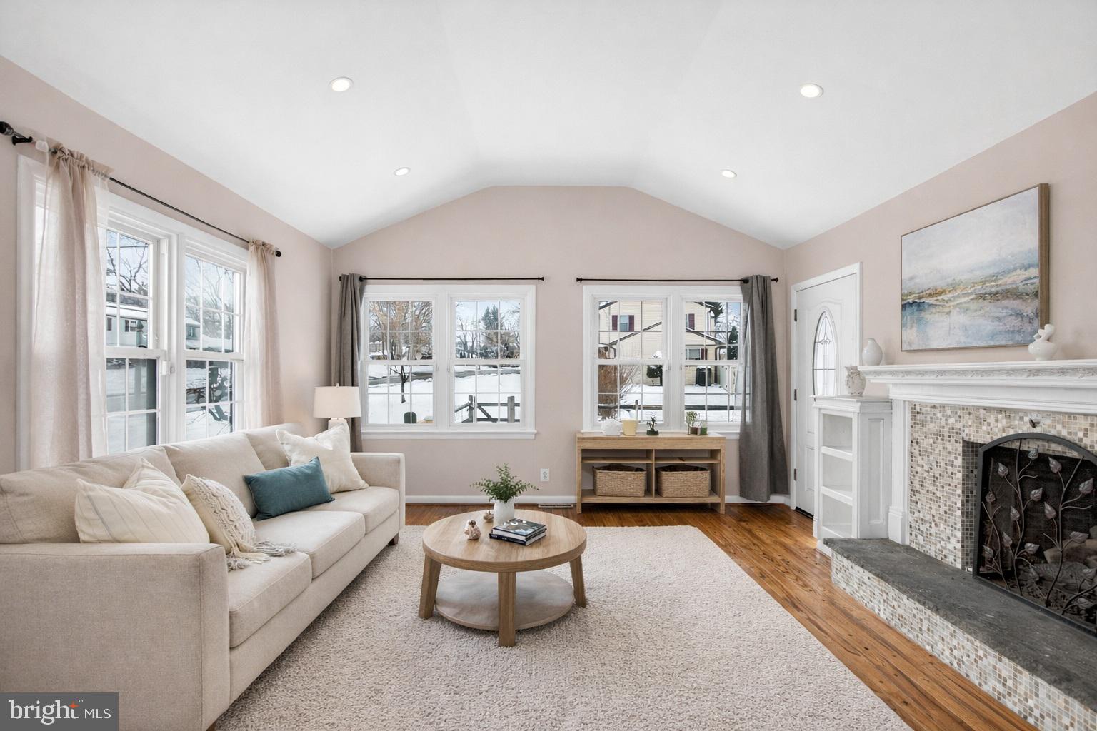 COLONIAL VIL - Residential