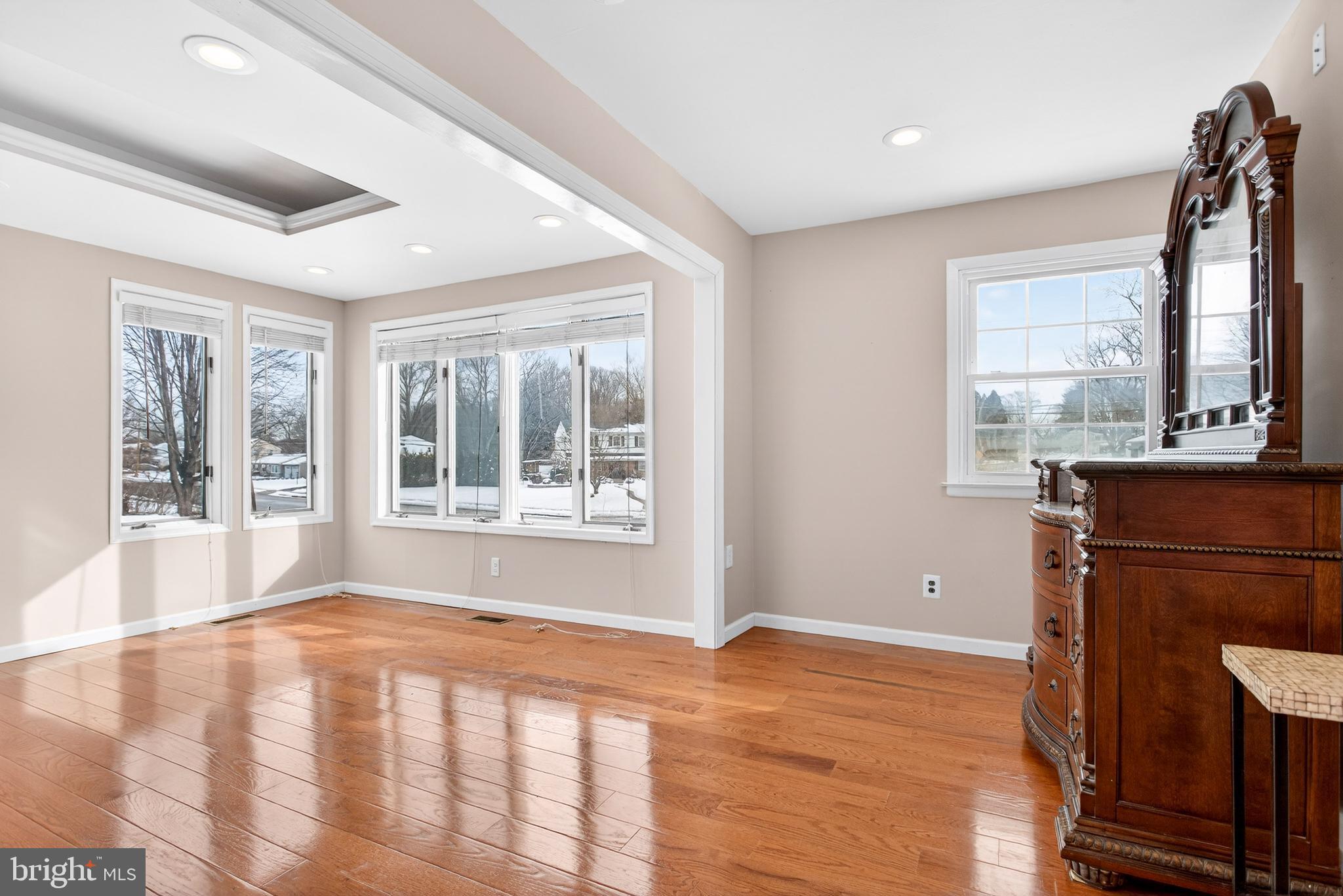 COLONIAL VIL - Residential