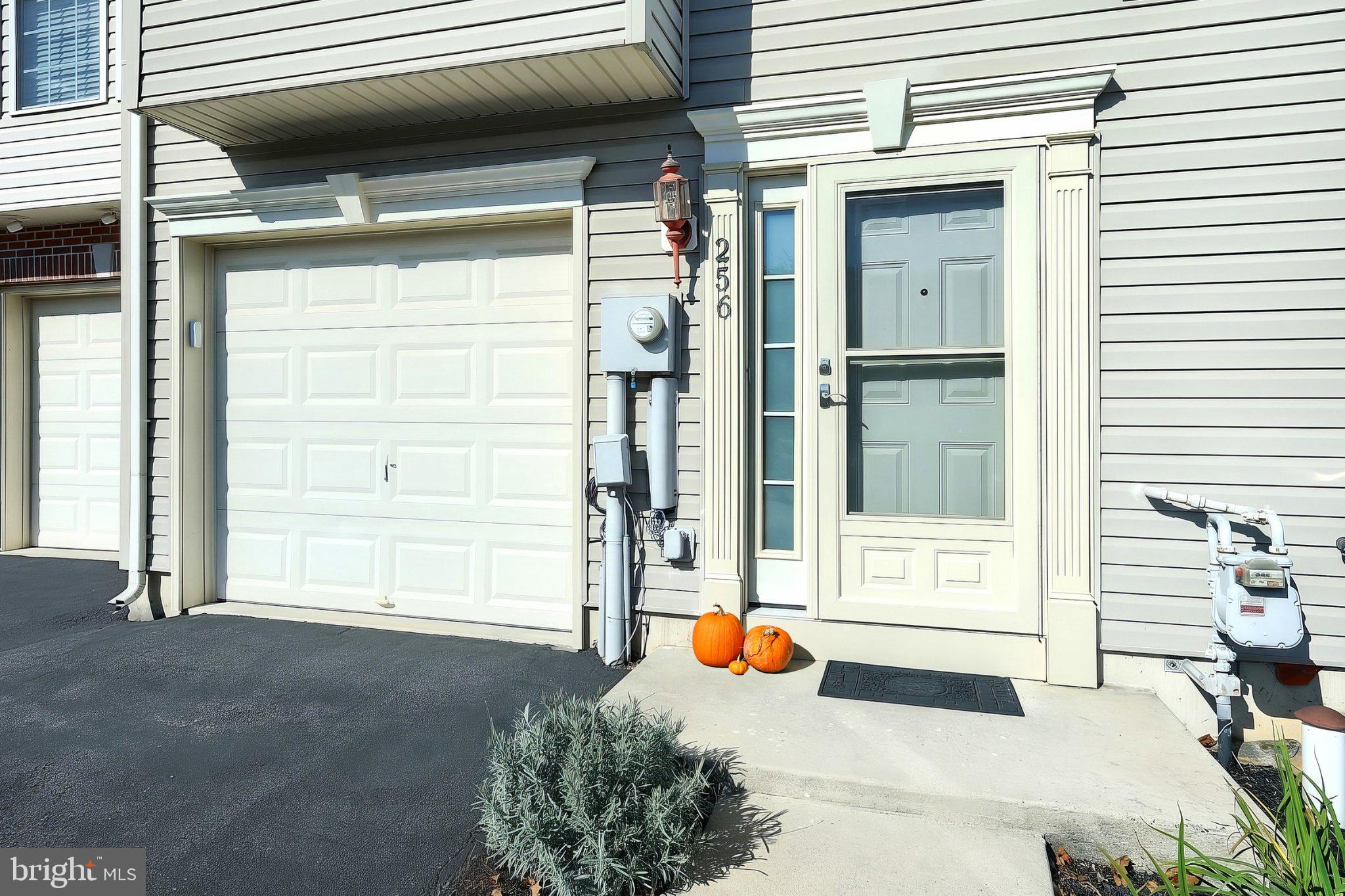 256 COUNTRY RIDGE DRIVE