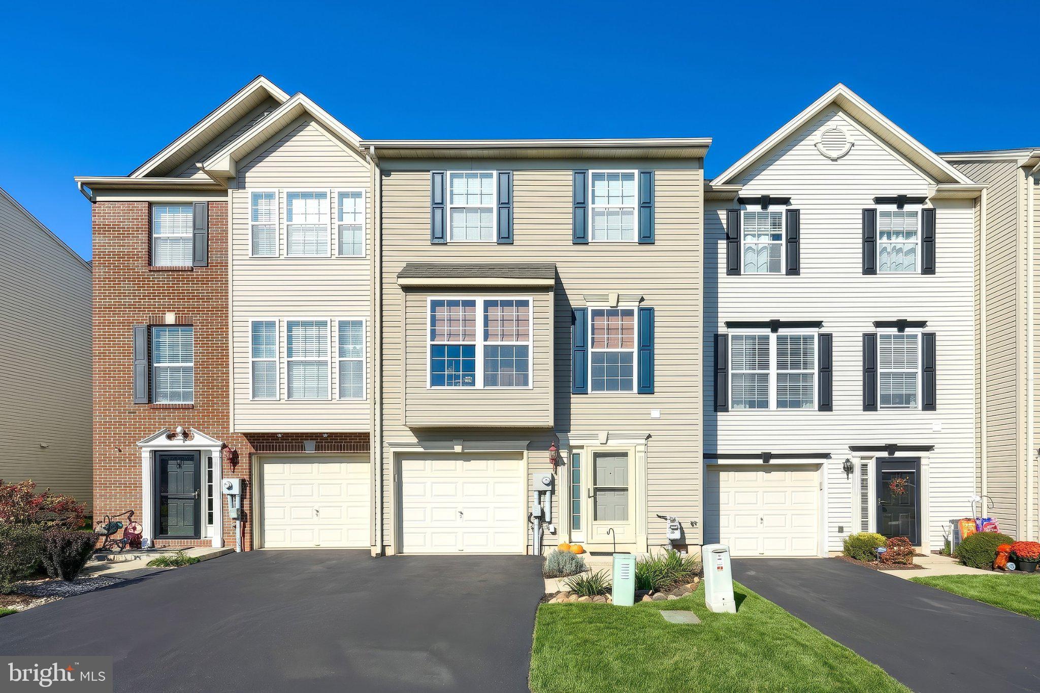 256 COUNTRY RIDGE DRIVE