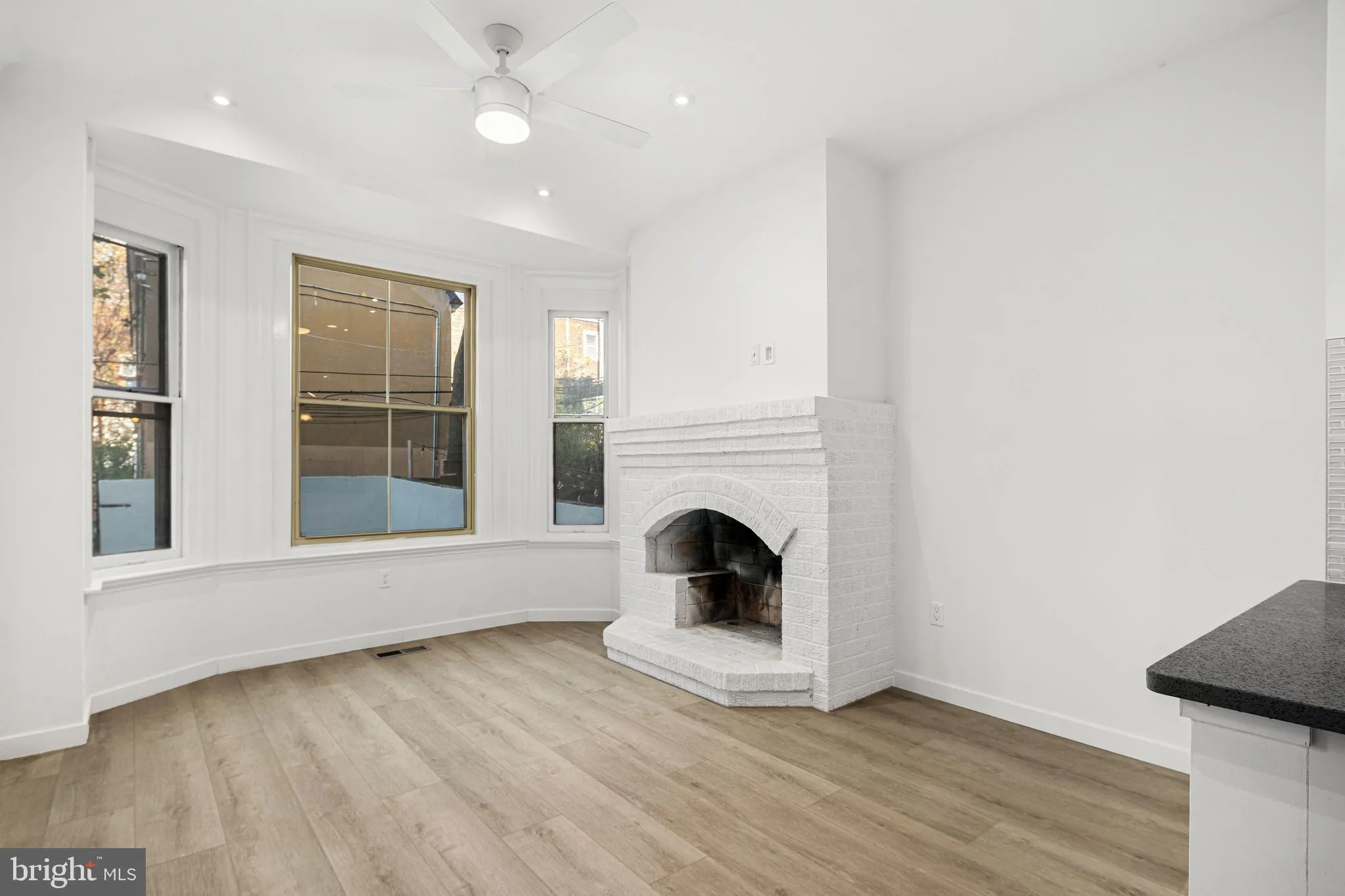 Philadelphia, Pennsylvania 19107, United States, 2 Bedrooms Bedrooms, ,1 BathroomBathrooms,Residential,Pending,28021