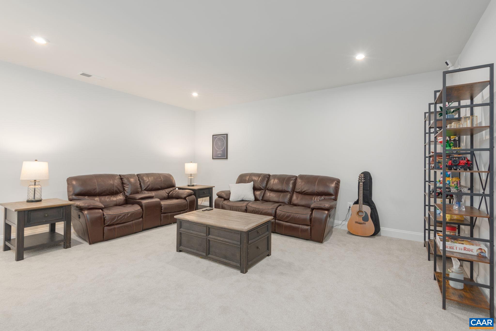 MEADOW BROOK - Residential