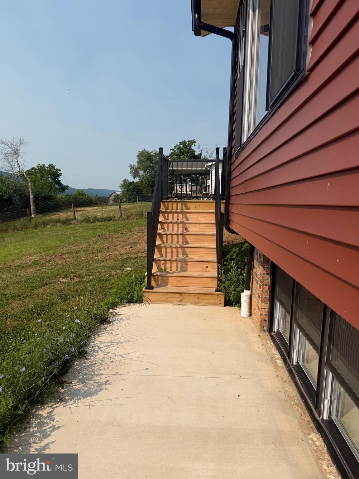 112 BUTTONWOOD LANE