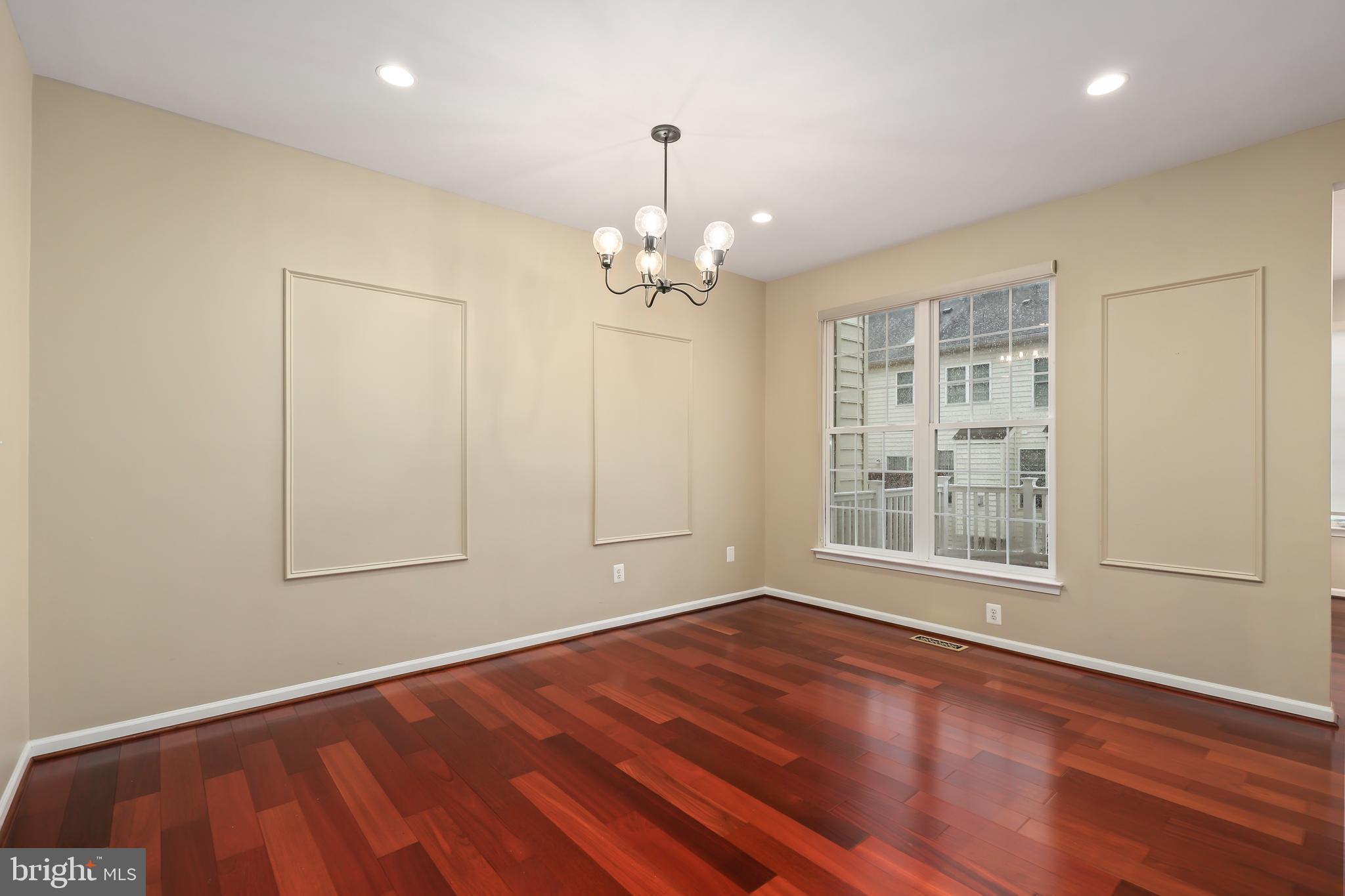 SOUTH RIDING - Residential