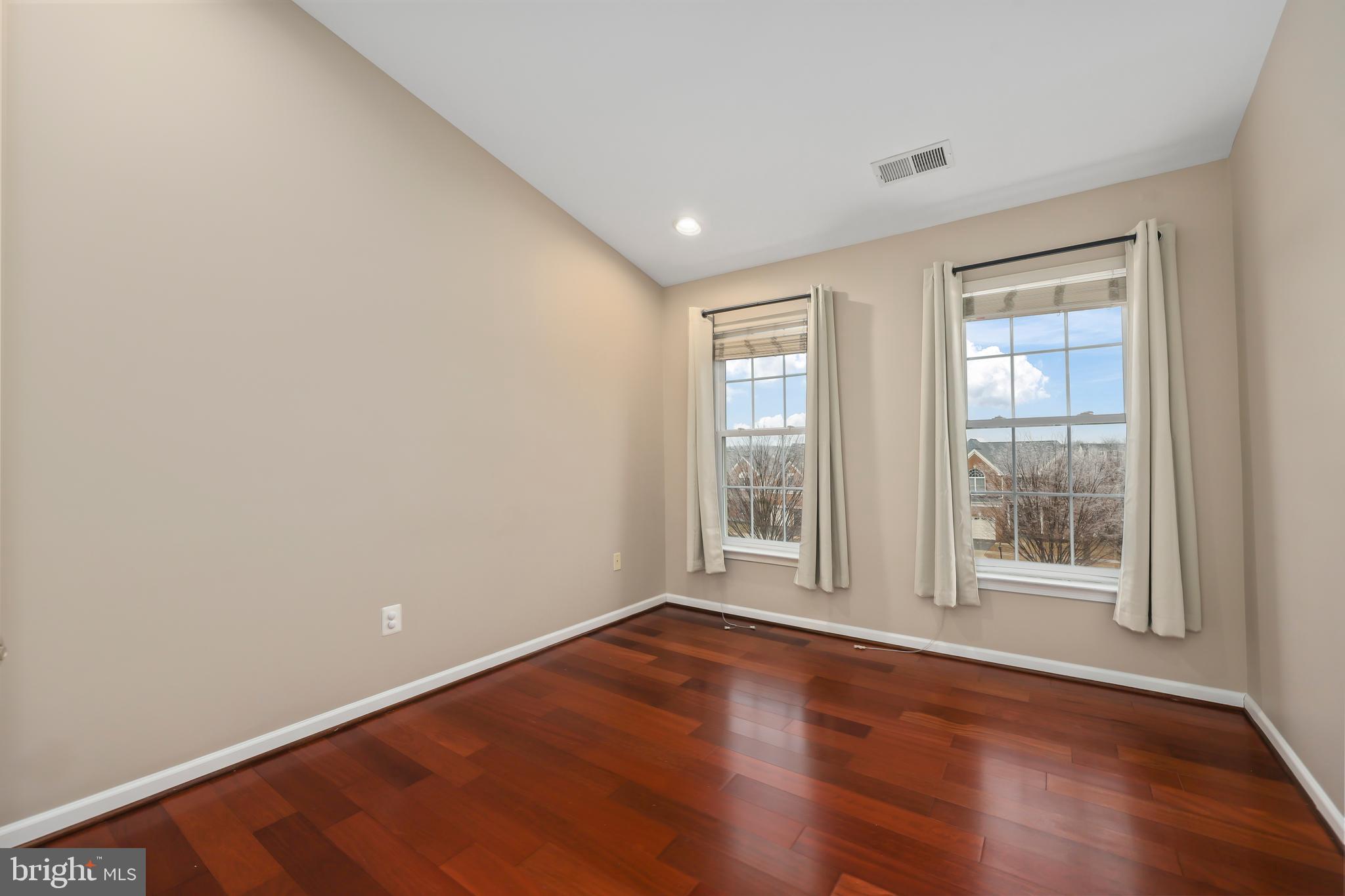 SOUTH RIDING - Residential