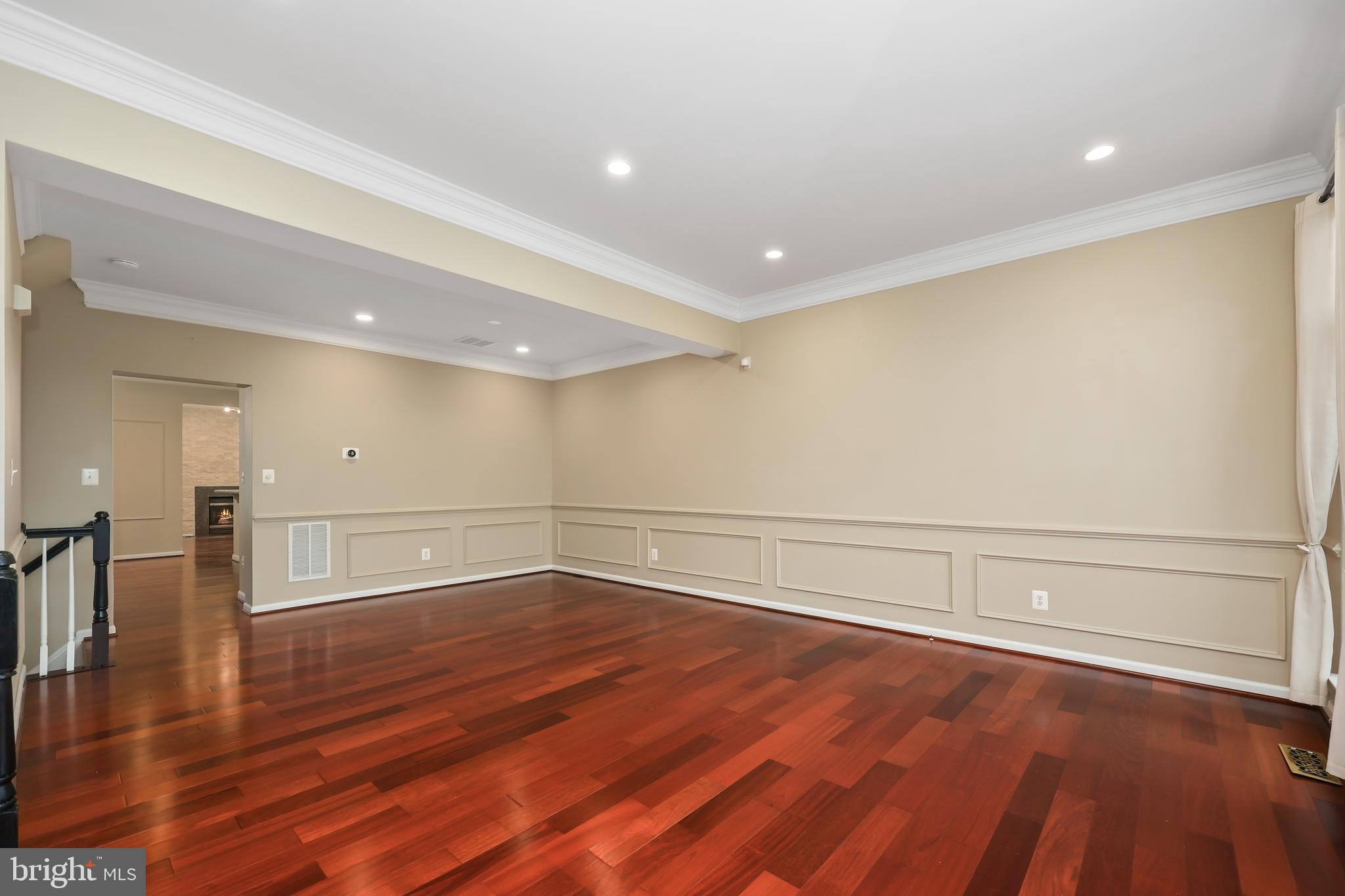 SOUTH RIDING - Residential