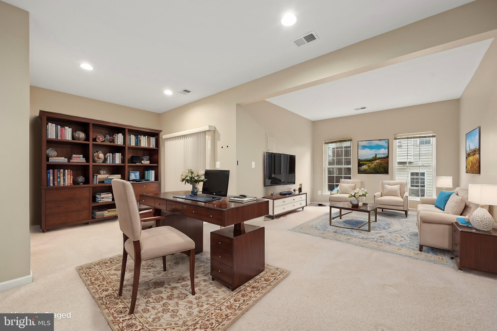 SOUTH RIDING - Residential