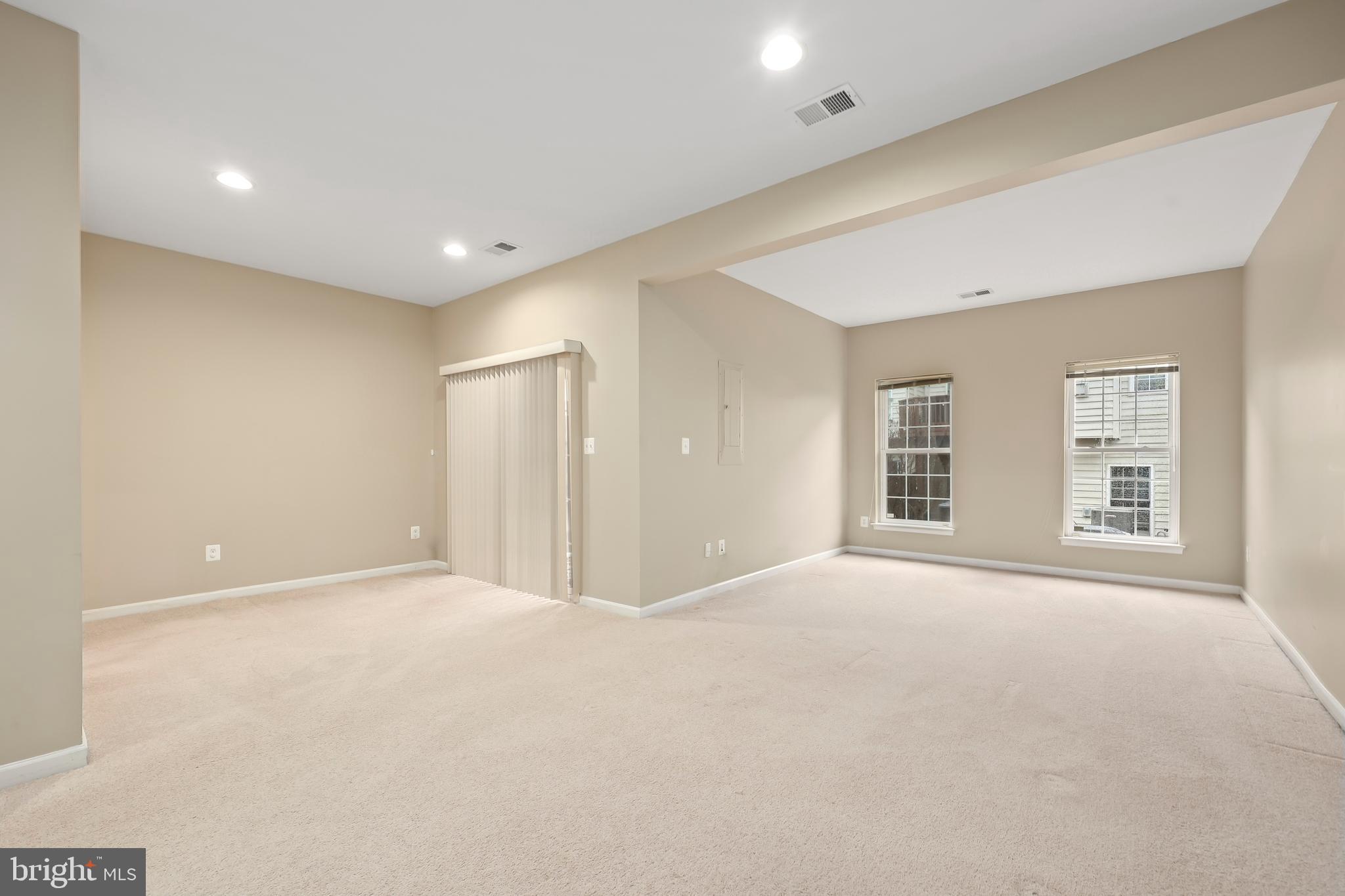 SOUTH RIDING - Residential