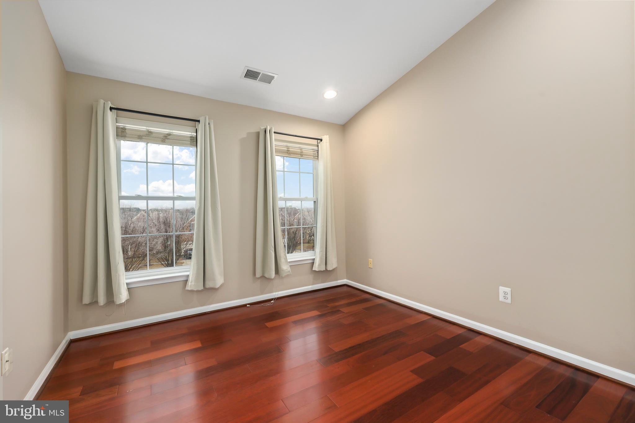 SOUTH RIDING - Residential