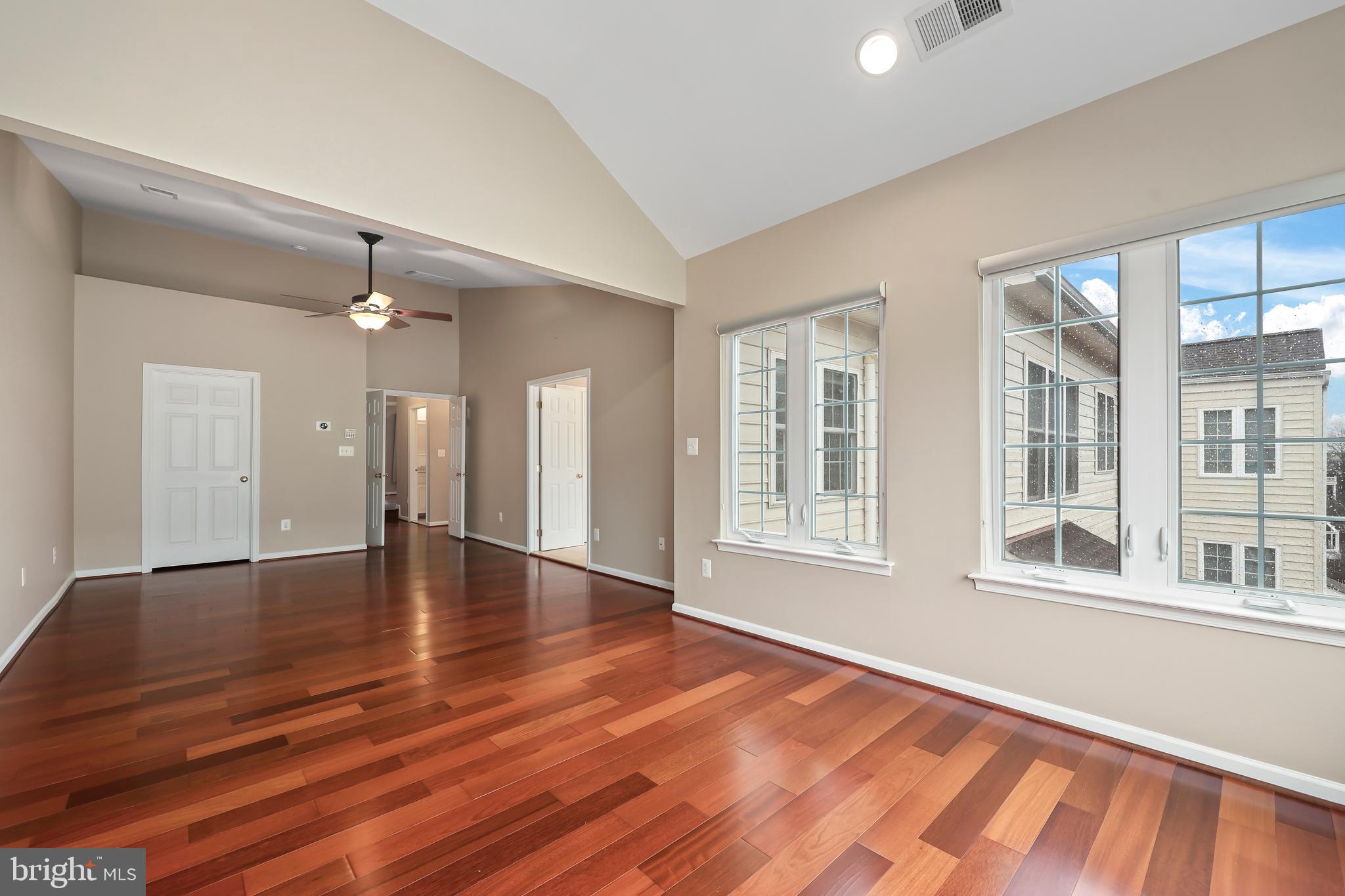 SOUTH RIDING - Residential