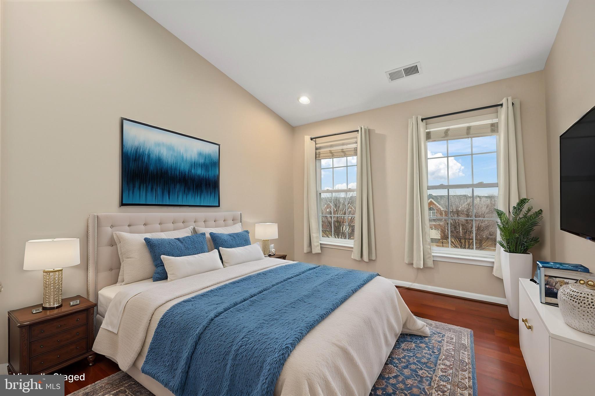 SOUTH RIDING - Residential