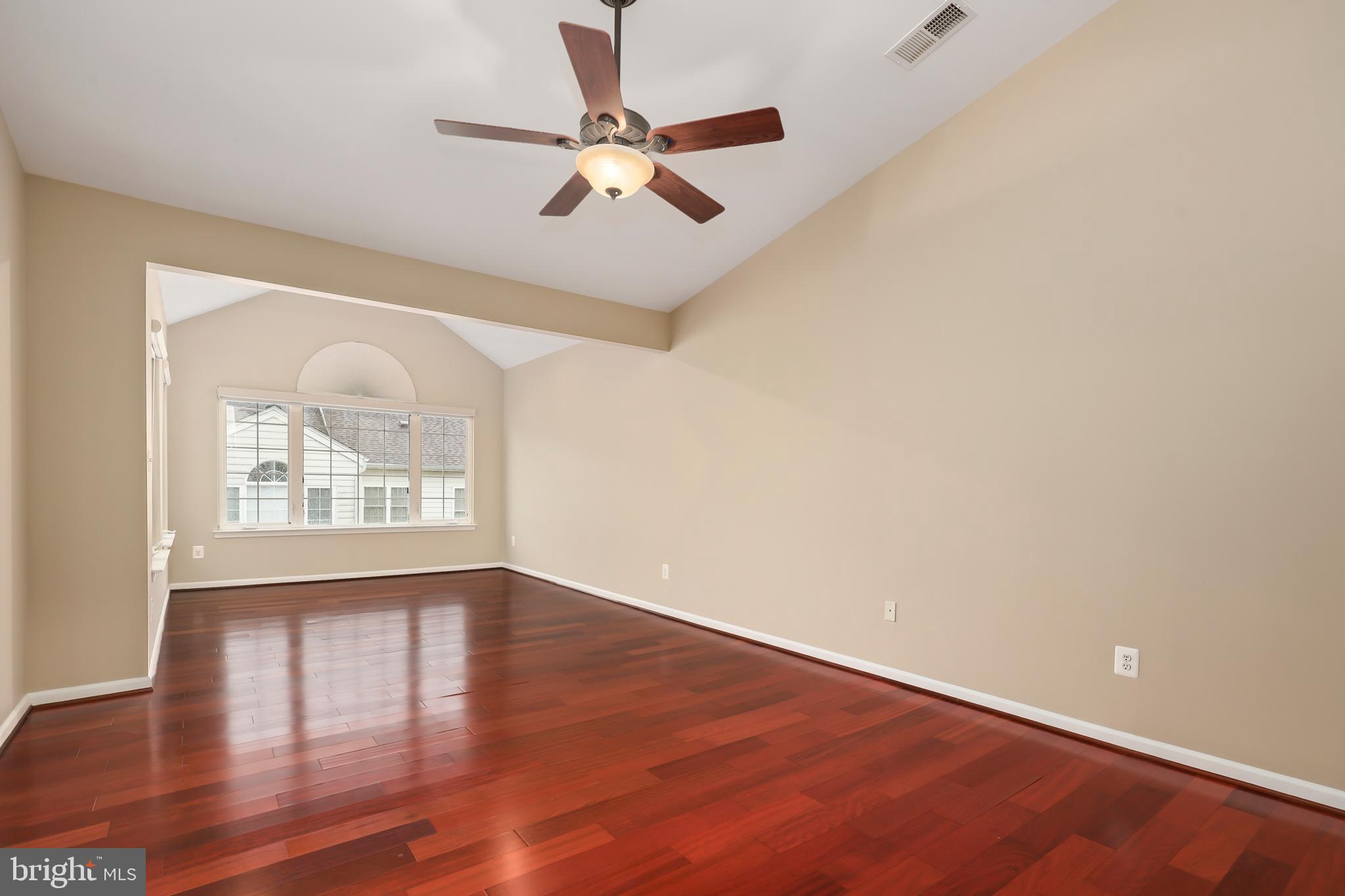 SOUTH RIDING - Residential