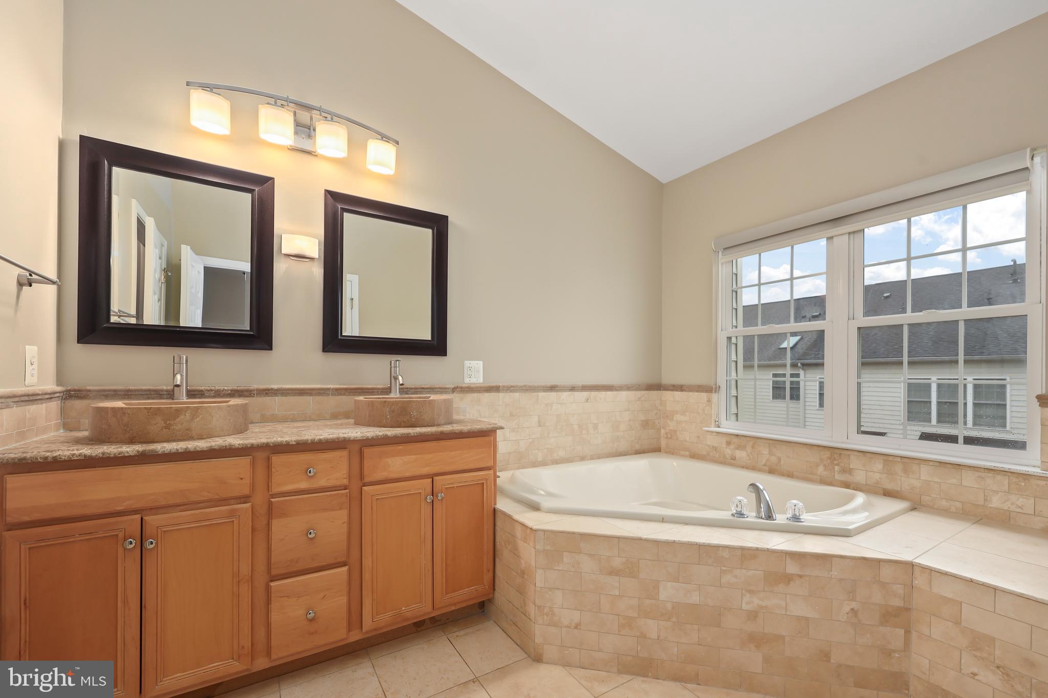 SOUTH RIDING - Residential