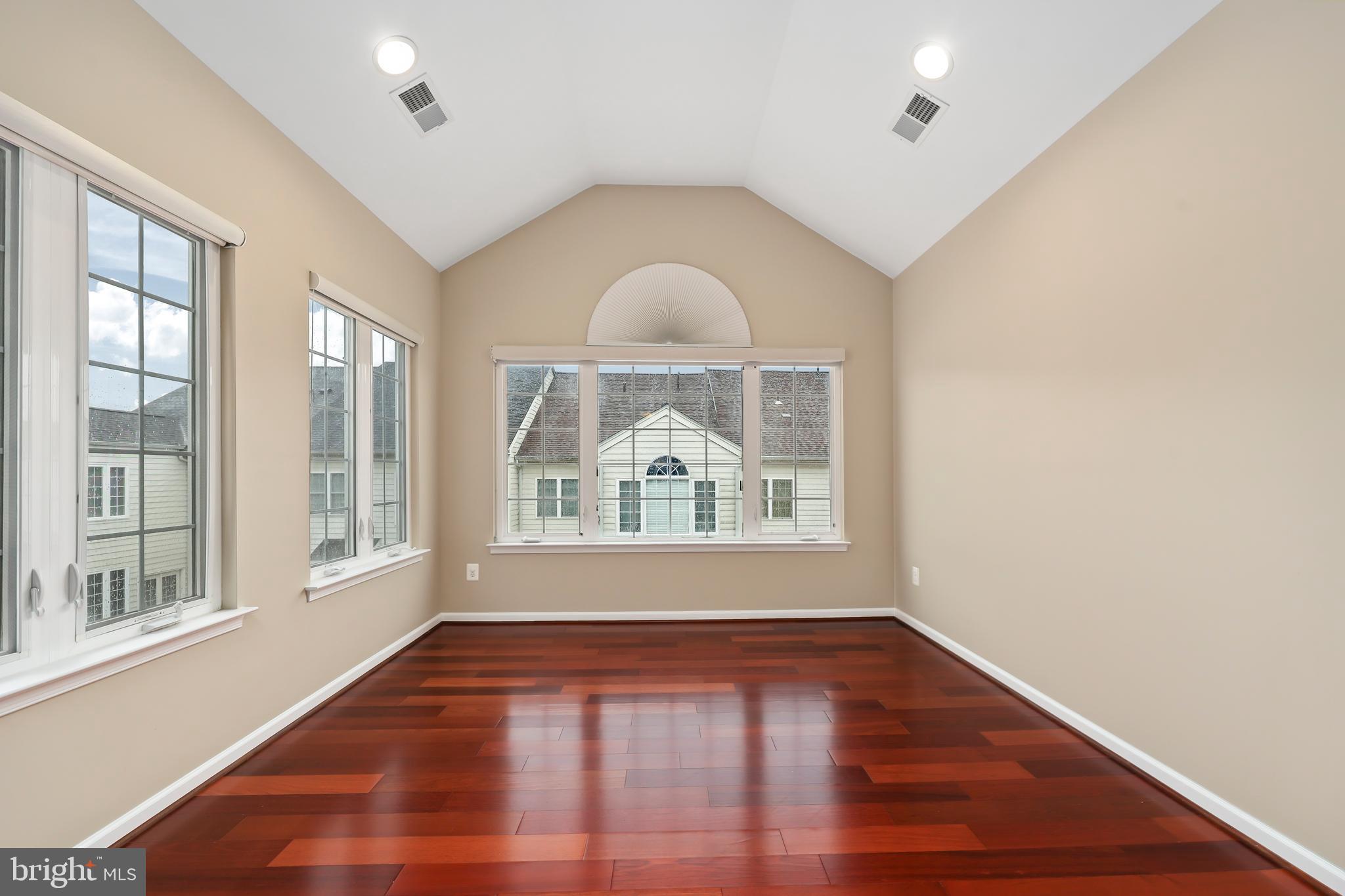 SOUTH RIDING - Residential