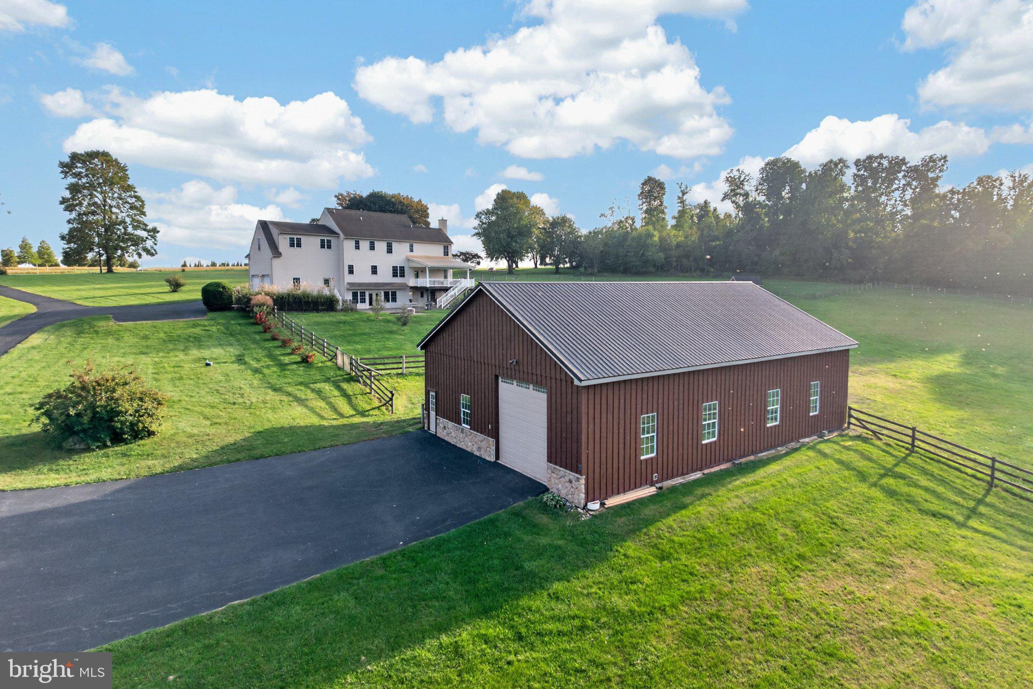 987 N MANOR ROAD