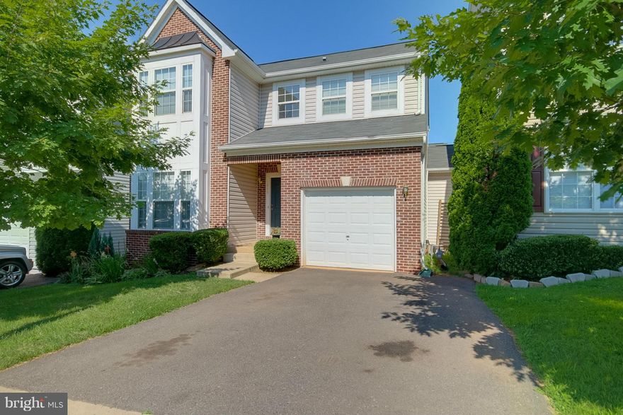 PRISTINE & SPACIOUS BRICK FRONT COLONIAL w/DOUBLE BAY WINDOWS   FEATURING 4 BEDRMS, 3.5 BATHS   1-CAR GARAGE w EXPANDED DRIVEWAY   HARDWOOD FLOORS, PROFESSIONALLY CLEANED W2W CARPET   KITCHEN BOASTS GRANITE COUNTERTOPS, BRAND NEW STAINLESS STEEL APPLIANCES, 42" CABINETS and WALK-IN PANTRY.  VAULTED CEILINGS IN MASTER w SPA TUB, SEP SHOWER, DOUBLE SINK & WIC. FRESHLY PAINTED, TURN KEY & READY 4 YOU