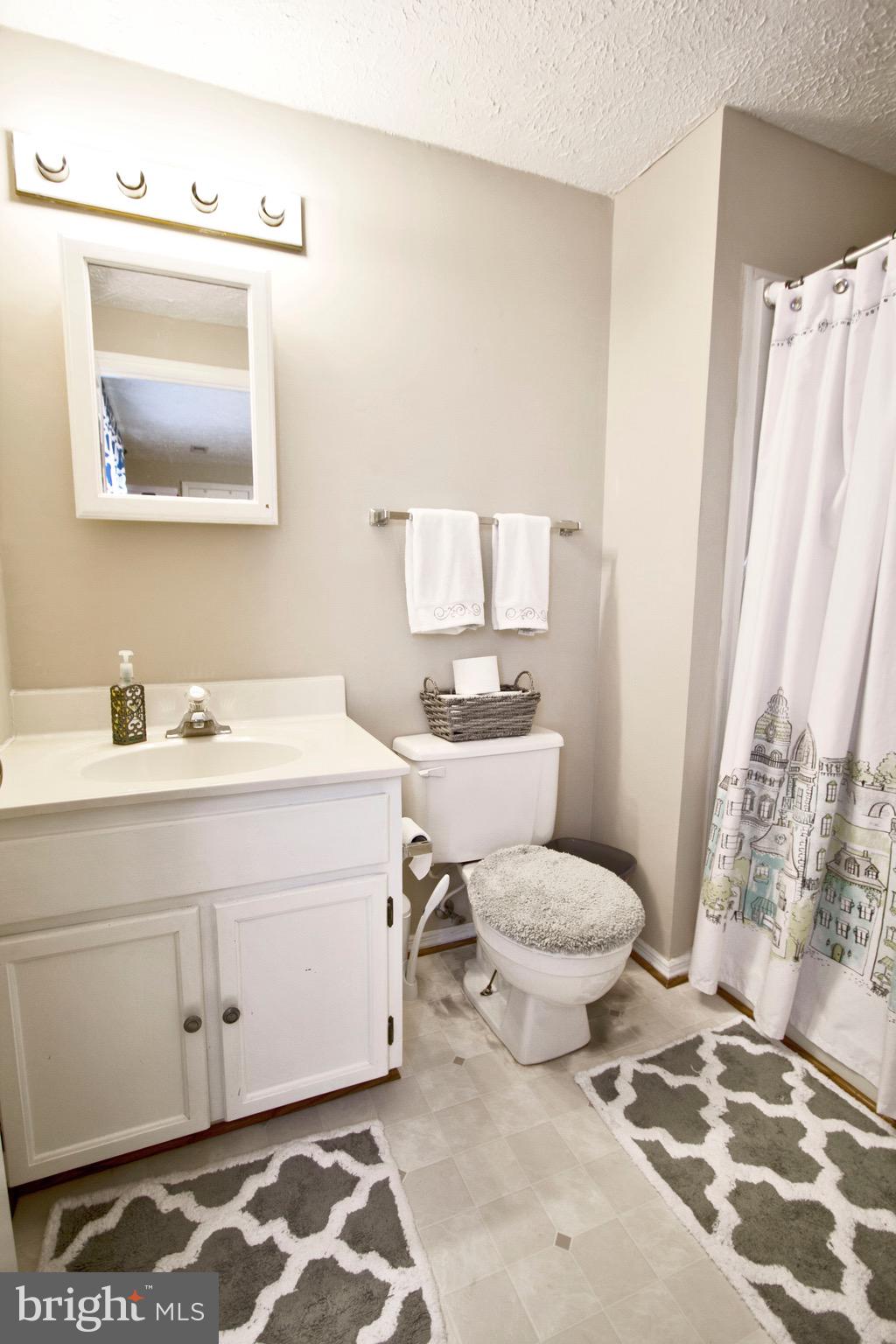 HUNTING QUARTERS - Residential