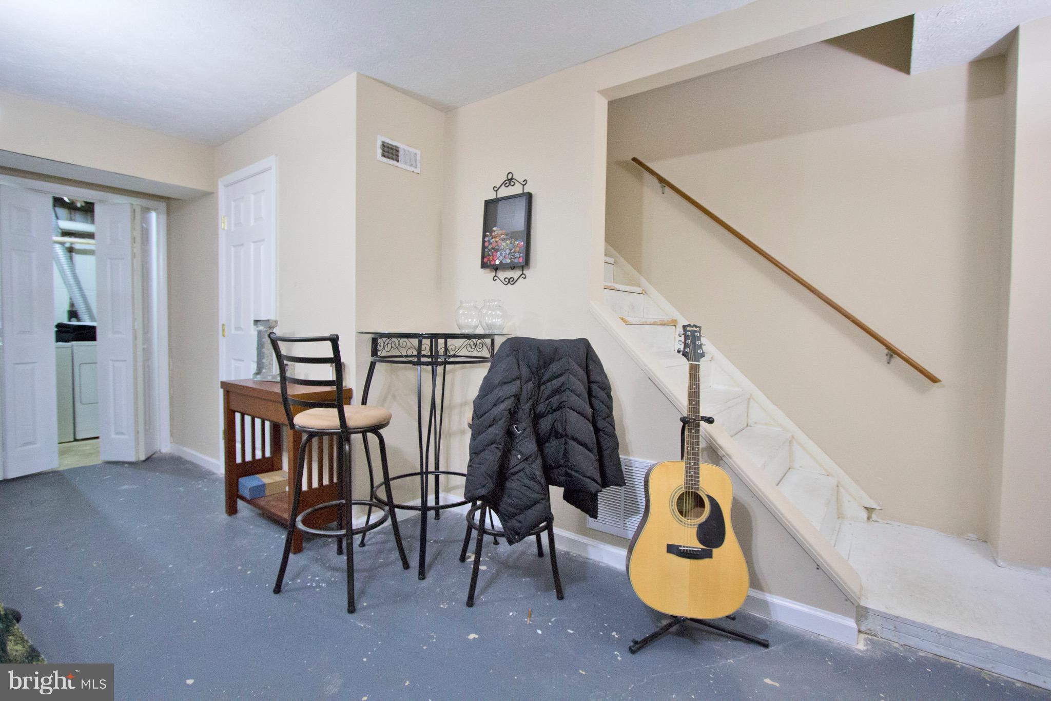 HUNTING QUARTERS - Residential