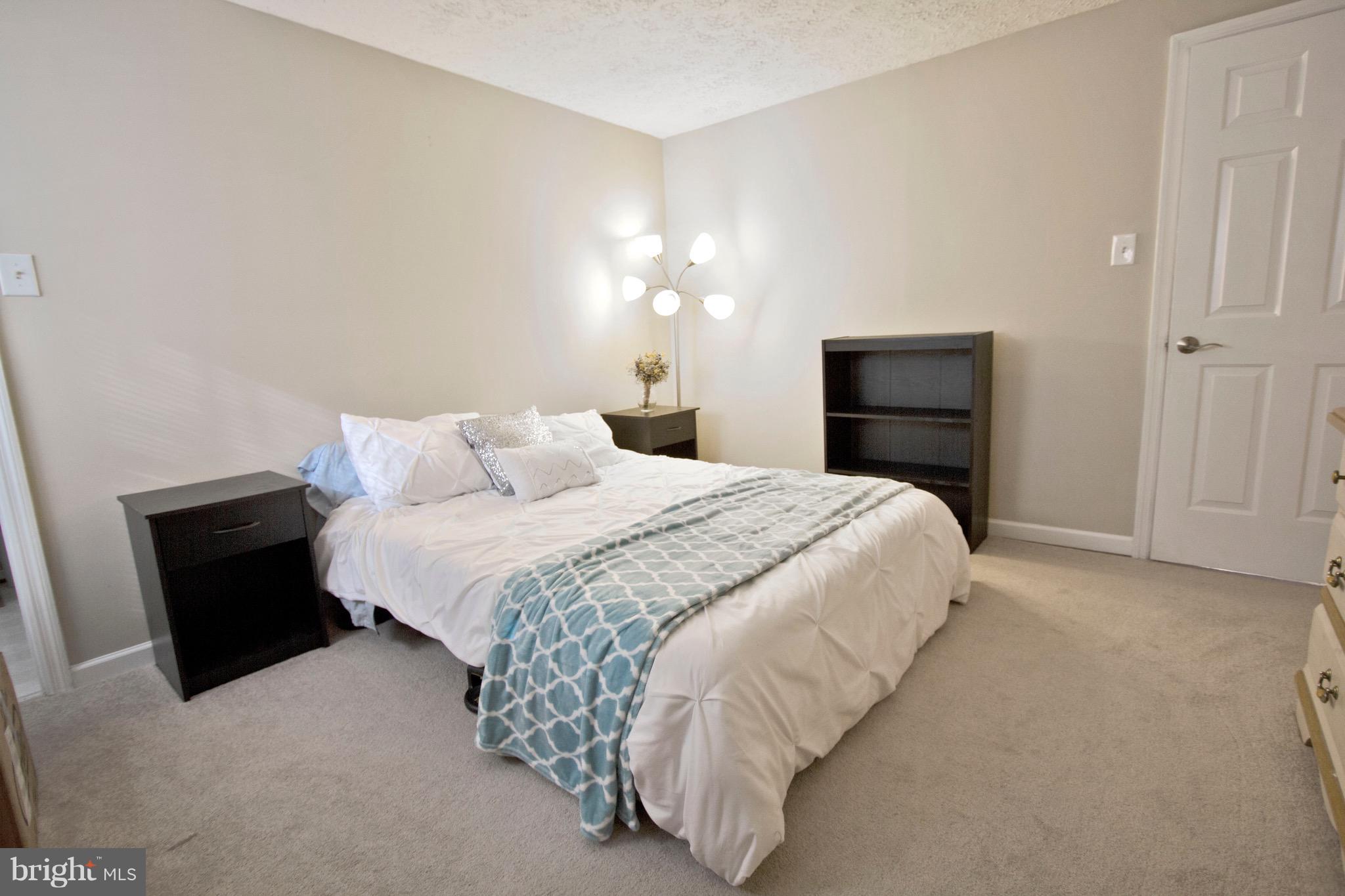 HUNTING QUARTERS - Residential