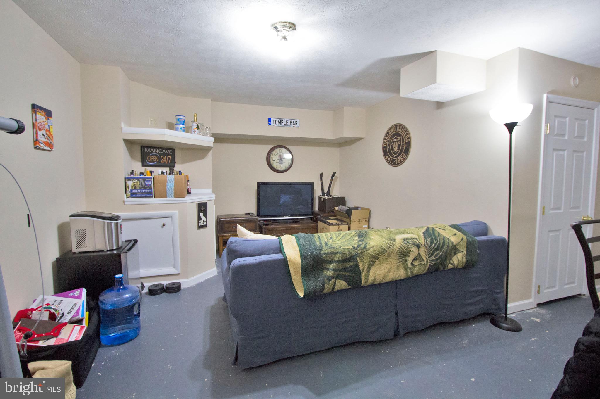 HUNTING QUARTERS - Residential