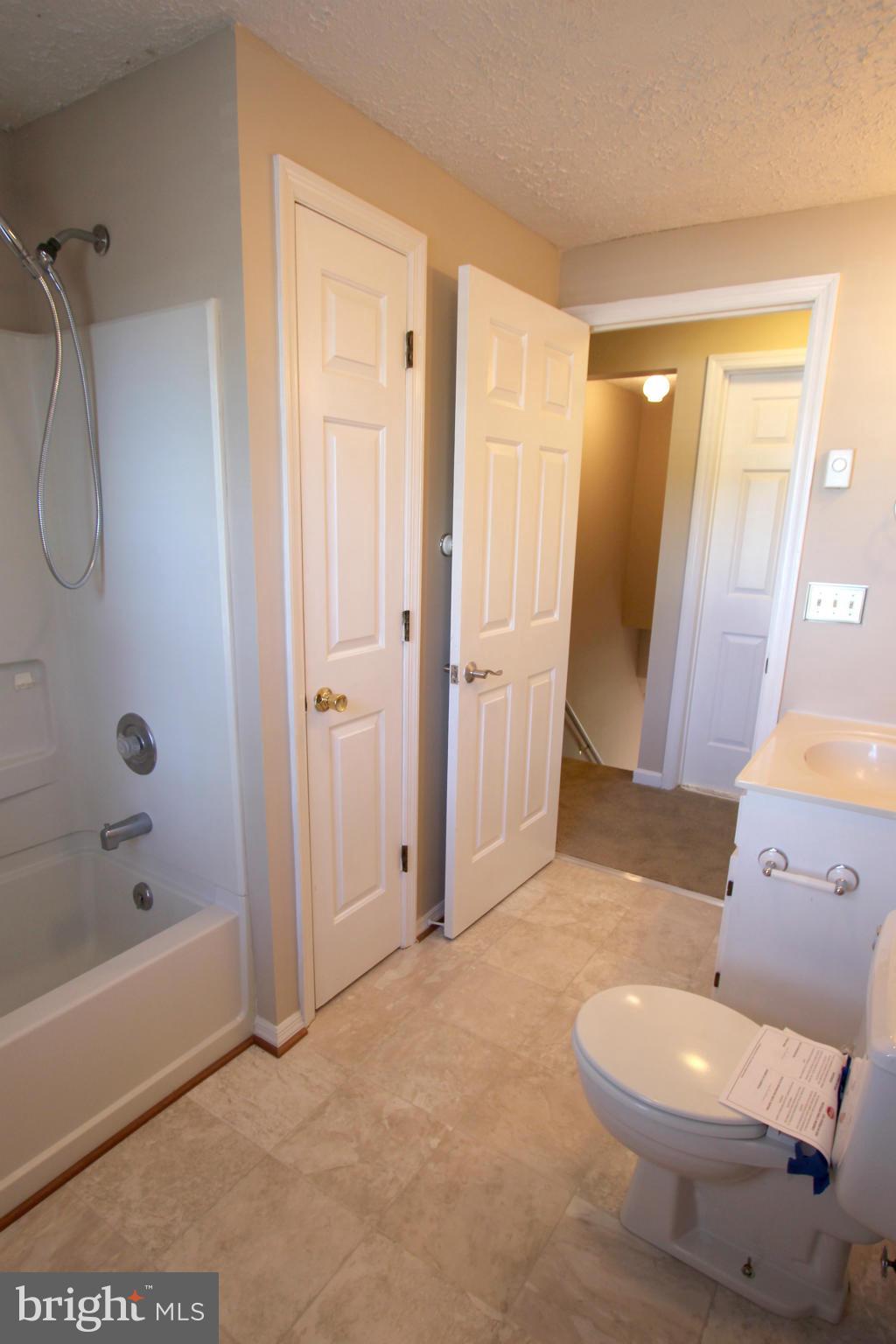 HUNTING QUARTERS - Residential