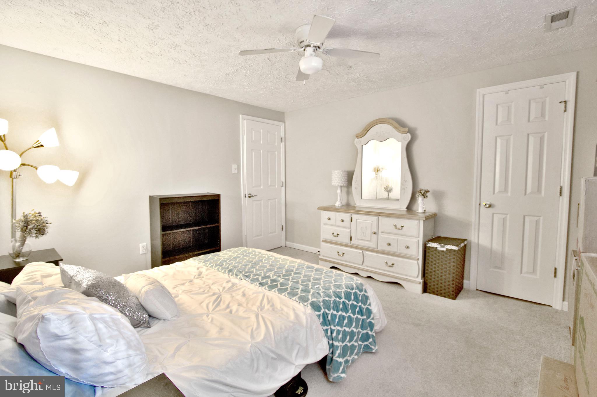 HUNTING QUARTERS - Residential