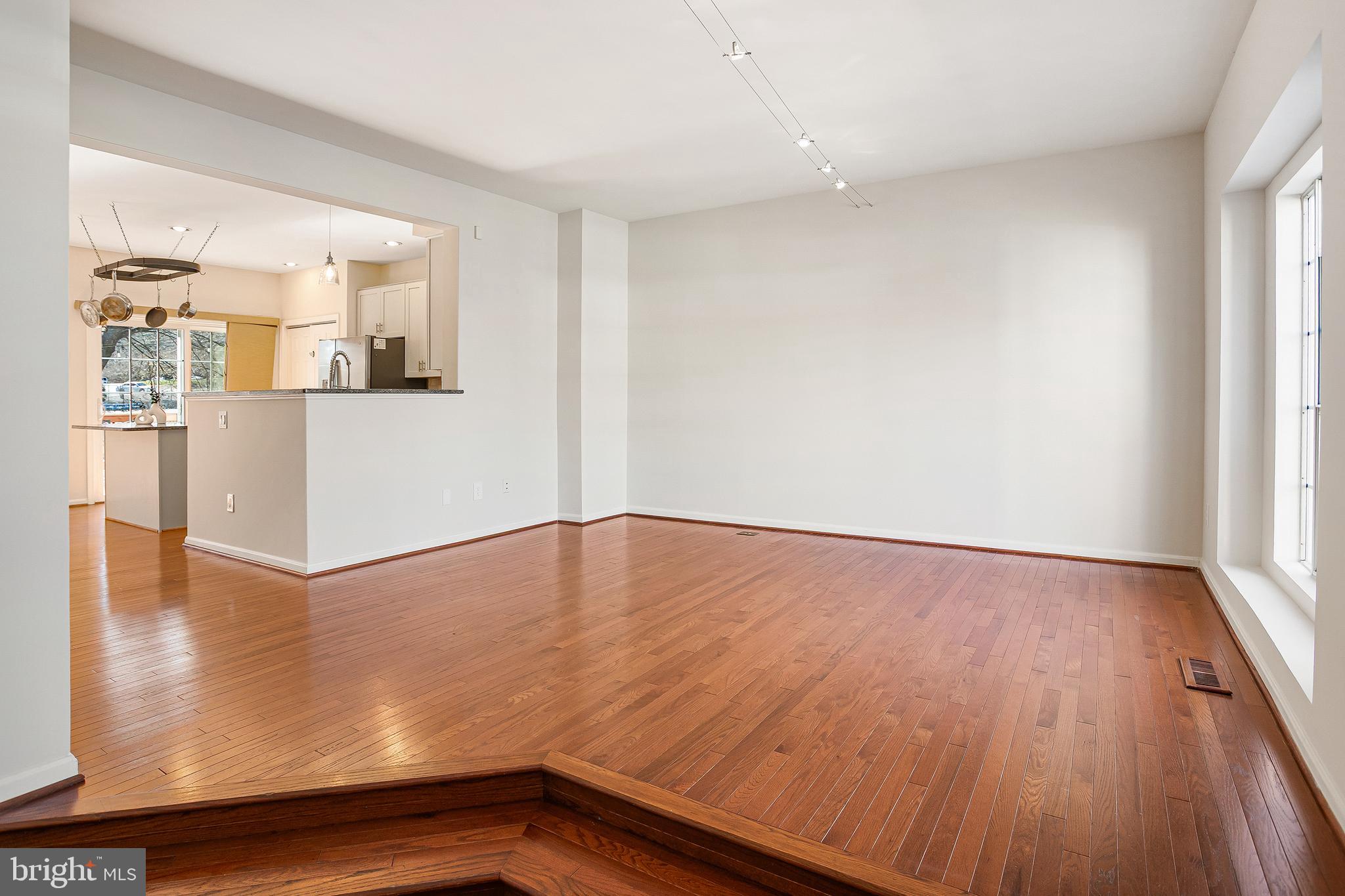 COMPTON VILLAGE - Residential