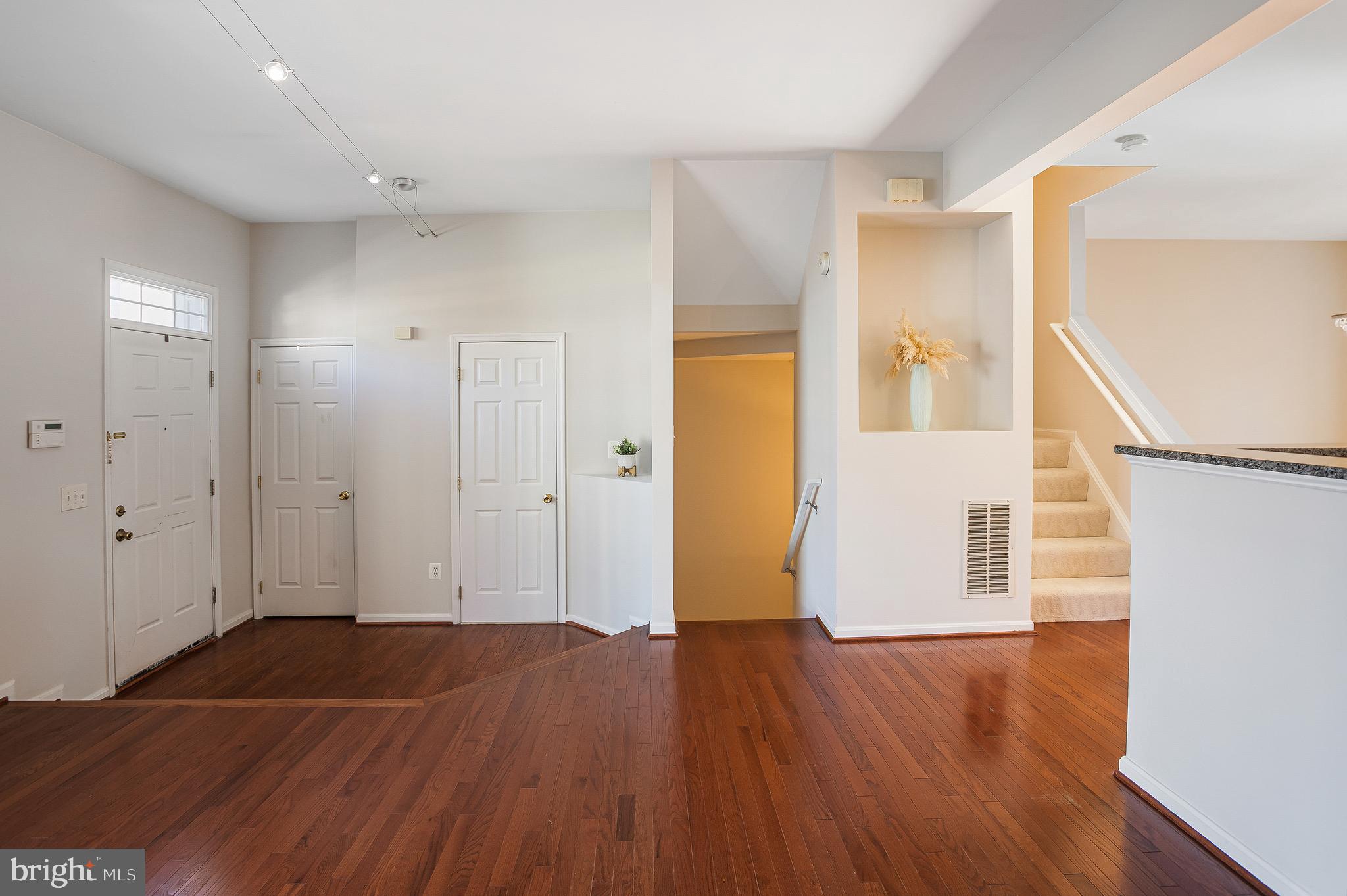 COMPTON VILLAGE - Residential