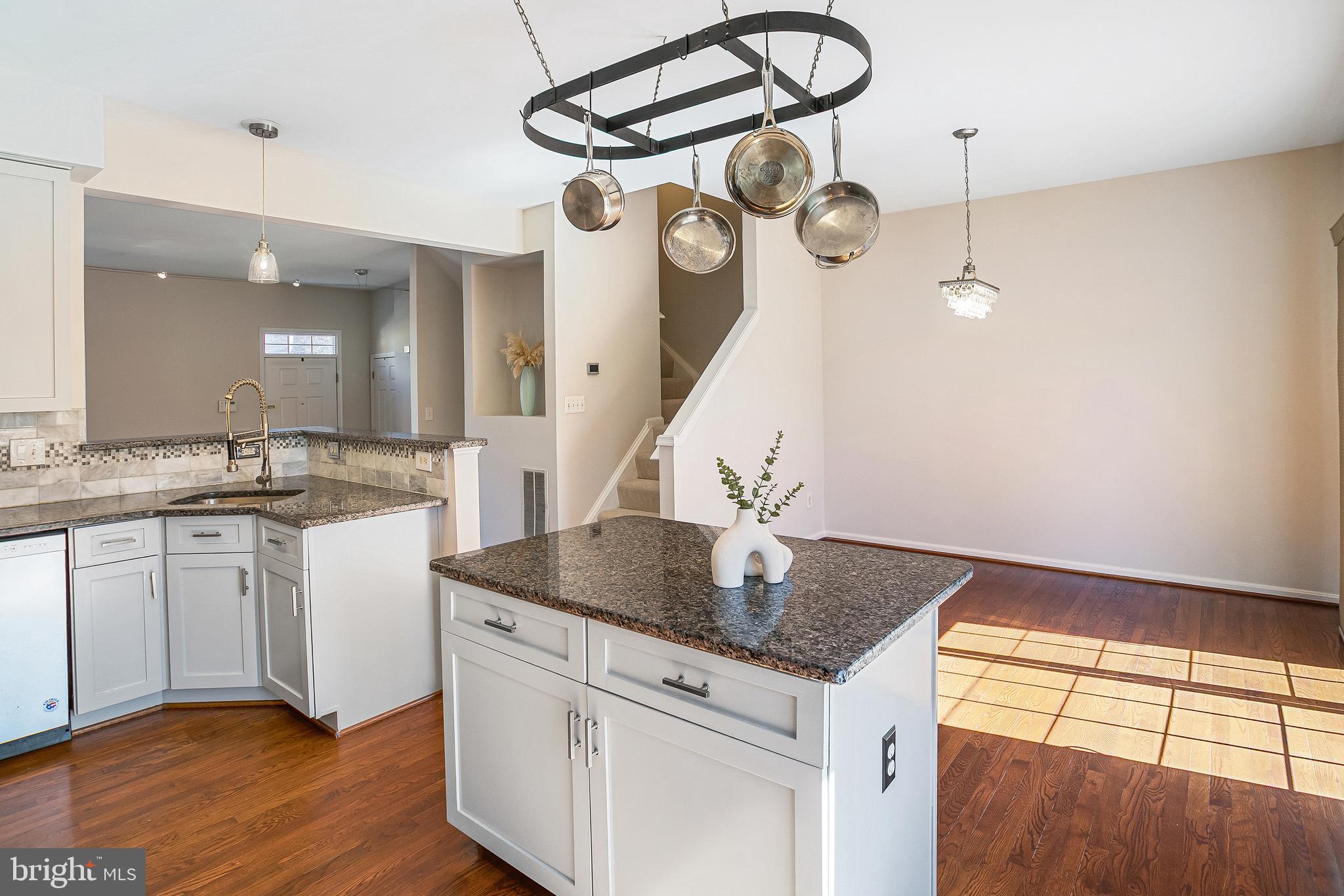 COMPTON VILLAGE - Residential