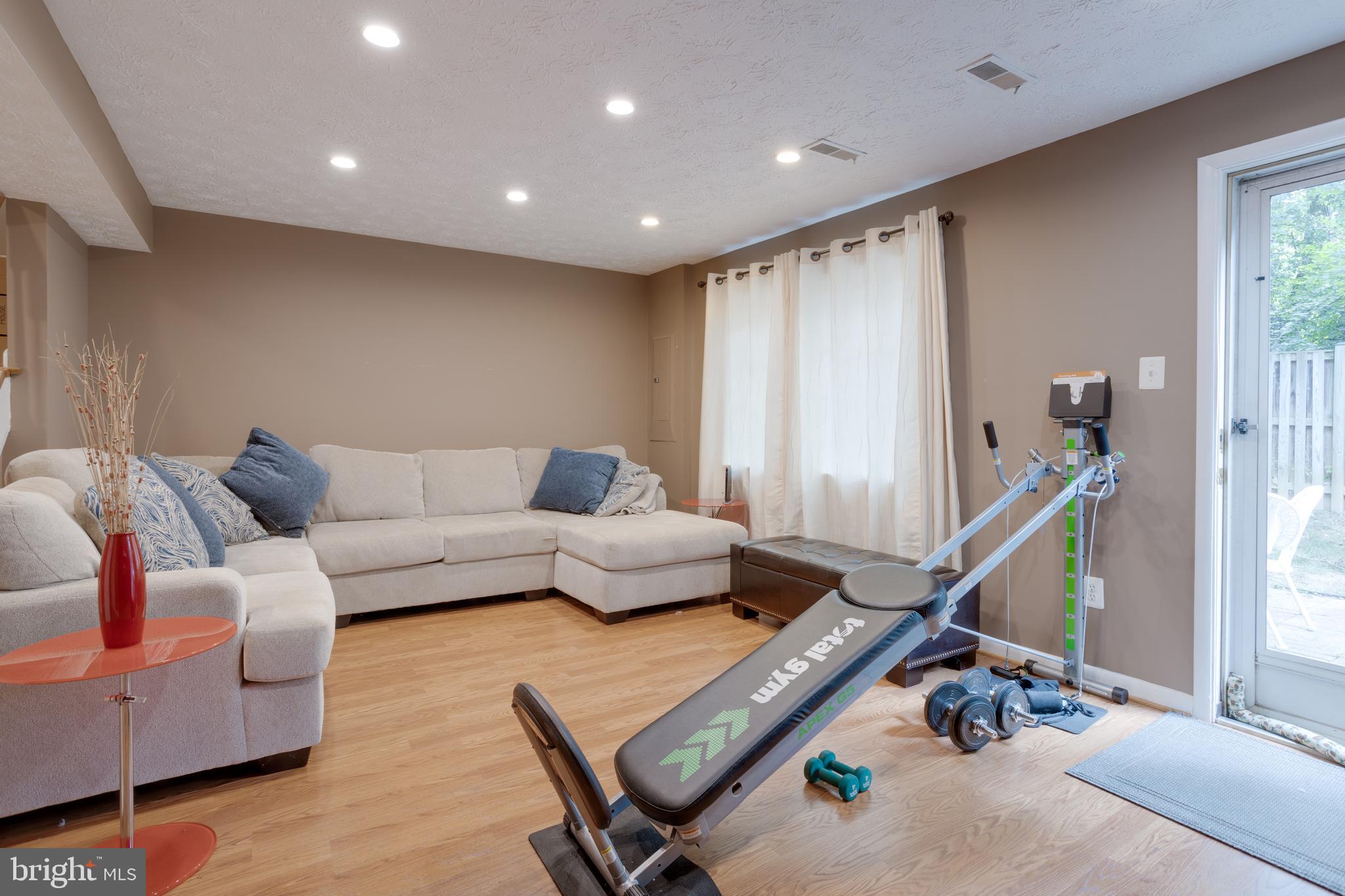 COURTS OF TYSONS - Residential Lease