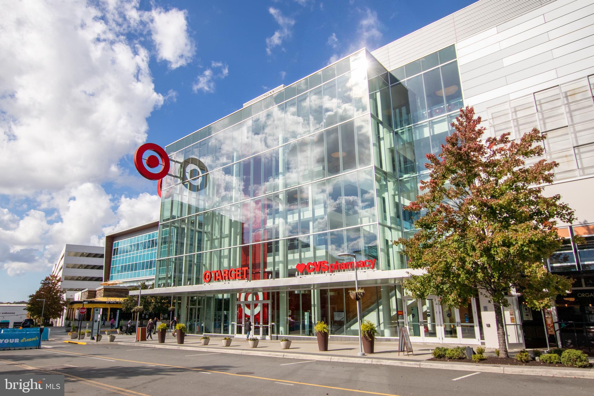 COURTS OF TYSONS - Residential Lease