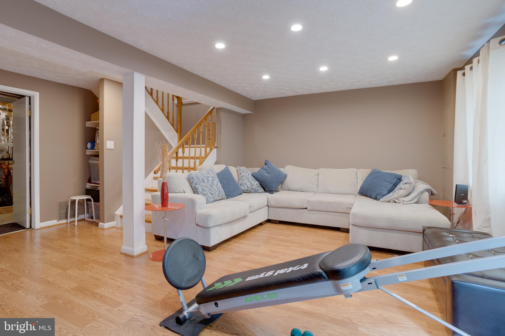 COURTS OF TYSONS - Residential Lease