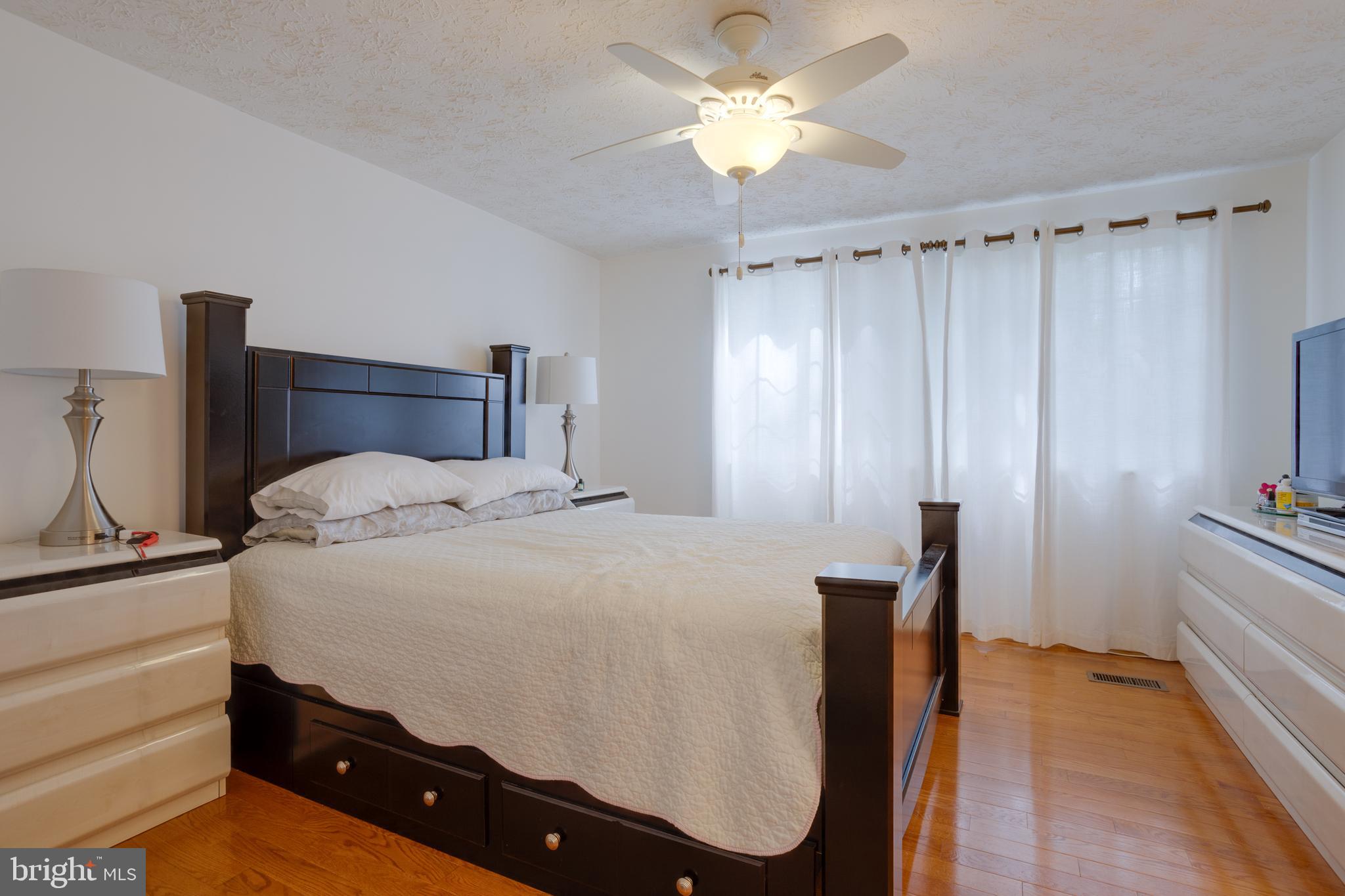 COURTS OF TYSONS - Residential Lease