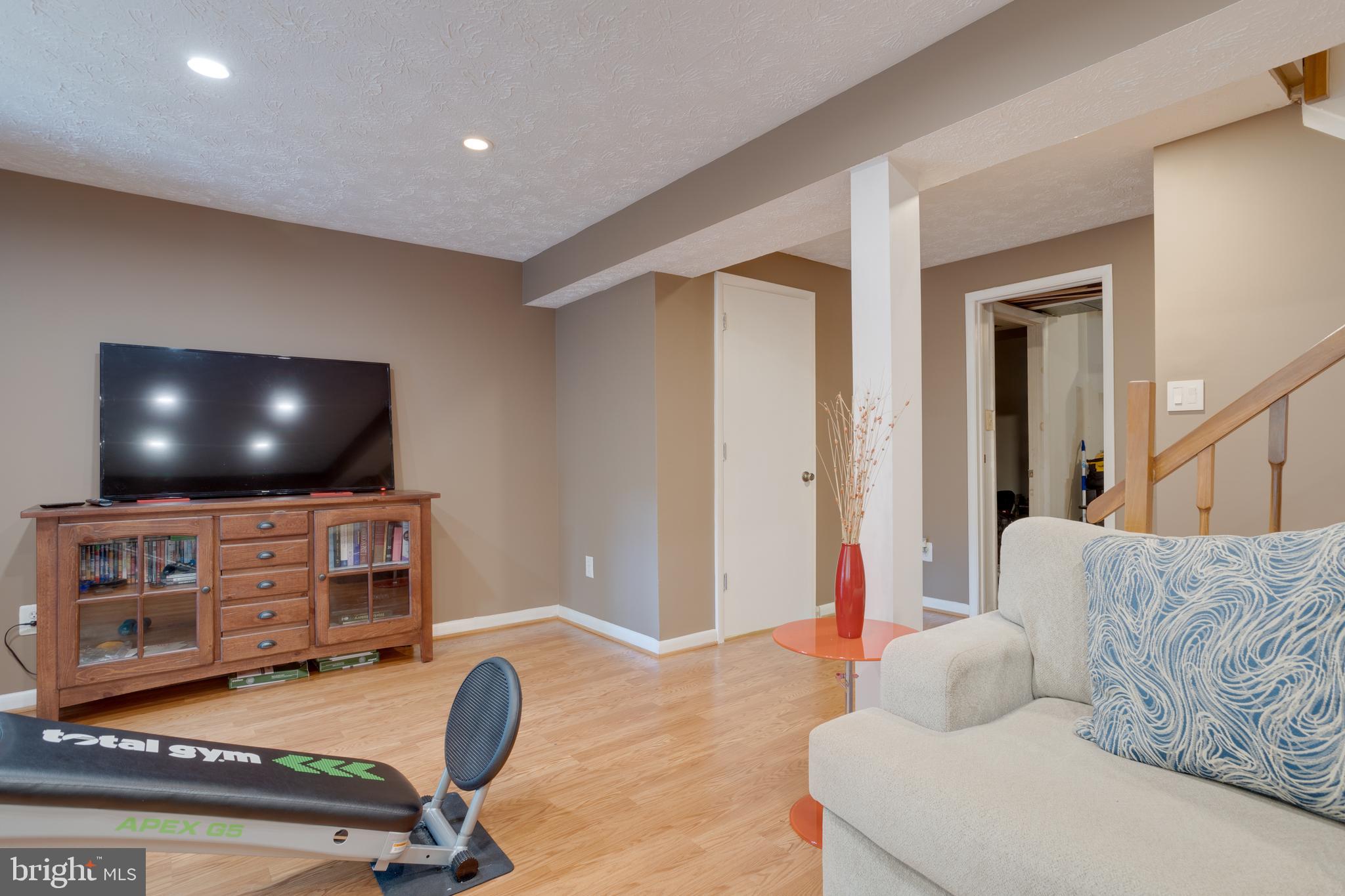 COURTS OF TYSONS - Residential Lease