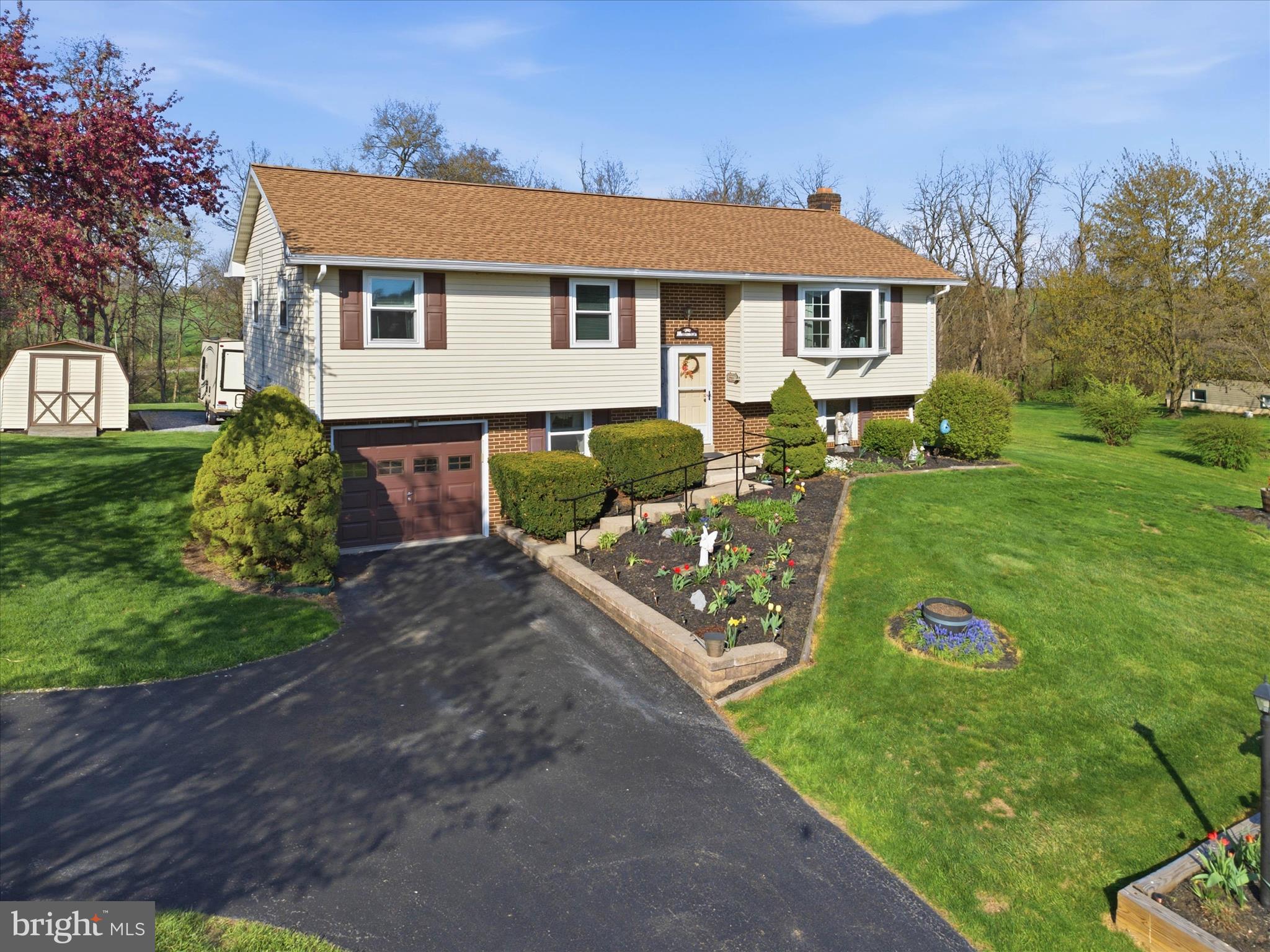 325 N COLEBROOK ROAD