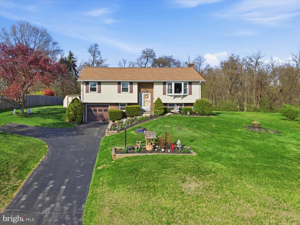 Photo of 325 N Colebrook Road, MANHEIM, PA 17545 (MLS # PALA2086238)