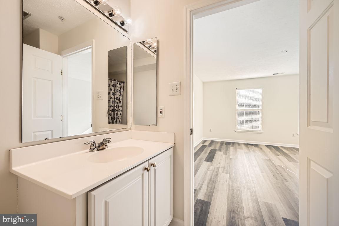 NEW TOWN - Residential Lease