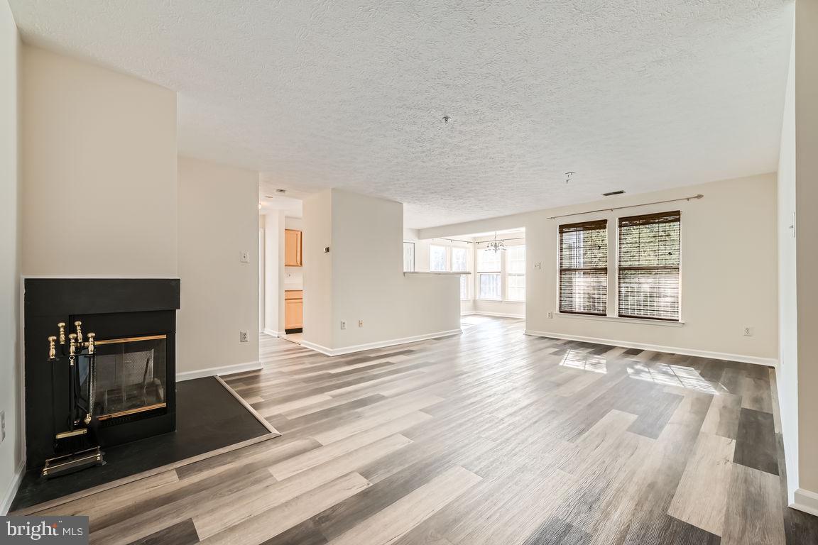 NEW TOWN - Residential Lease