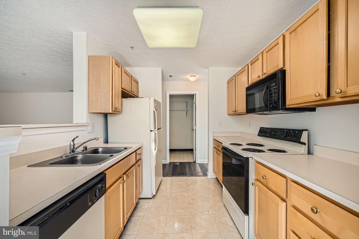 NEW TOWN - Residential Lease