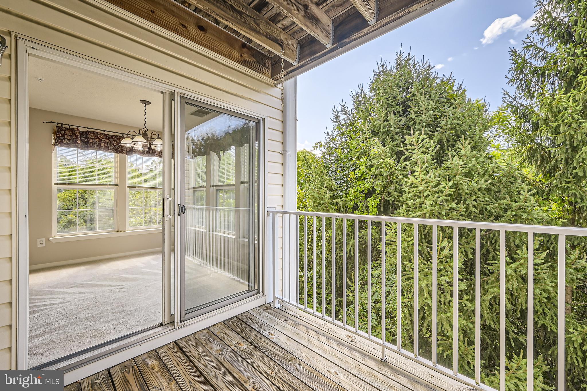 NEW TOWN - Residential Lease