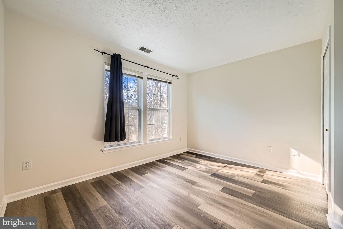 NEW TOWN - Residential Lease