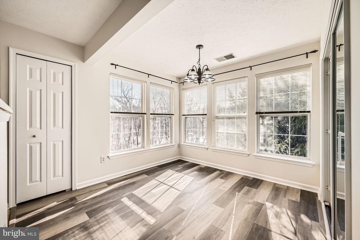 NEW TOWN - Residential Lease