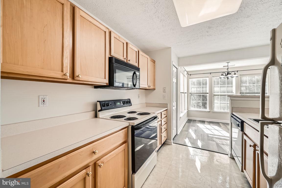 NEW TOWN - Residential Lease