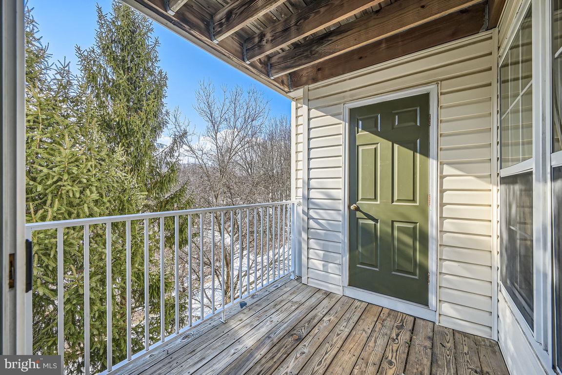 NEW TOWN - Residential Lease