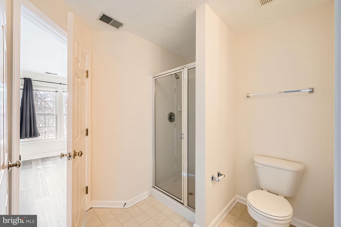 NEW TOWN - Residential Lease