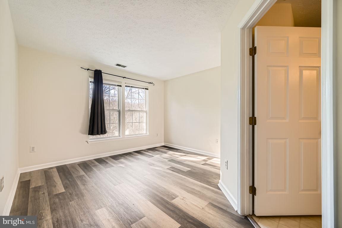 NEW TOWN - Residential Lease